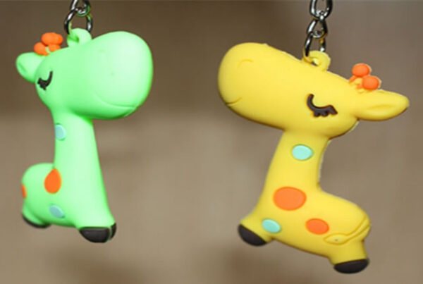 Green-and-yellow-little-cute-giraffe-keychain-promotion-gifts-2