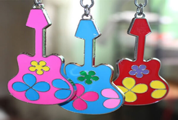 Guitar-flowers-metal-keychain-for-promotion-gifts-1