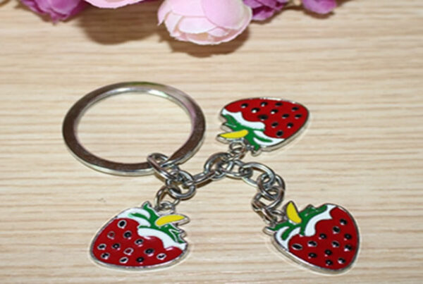 leaves-strawberry-metal-keychain-for-promotional-gifts-2