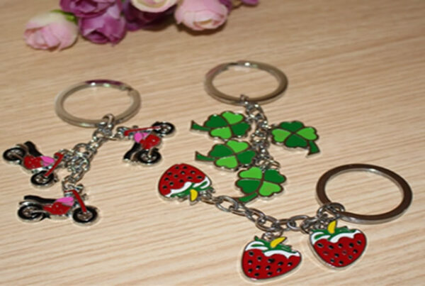 leaves-strawberry-metal-keychain-for-promotional-gifts-3
