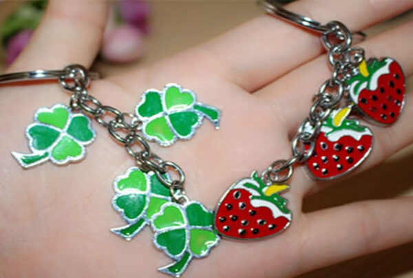 leaves-strawberry-metal-keychain-for-promotional-gifts-5