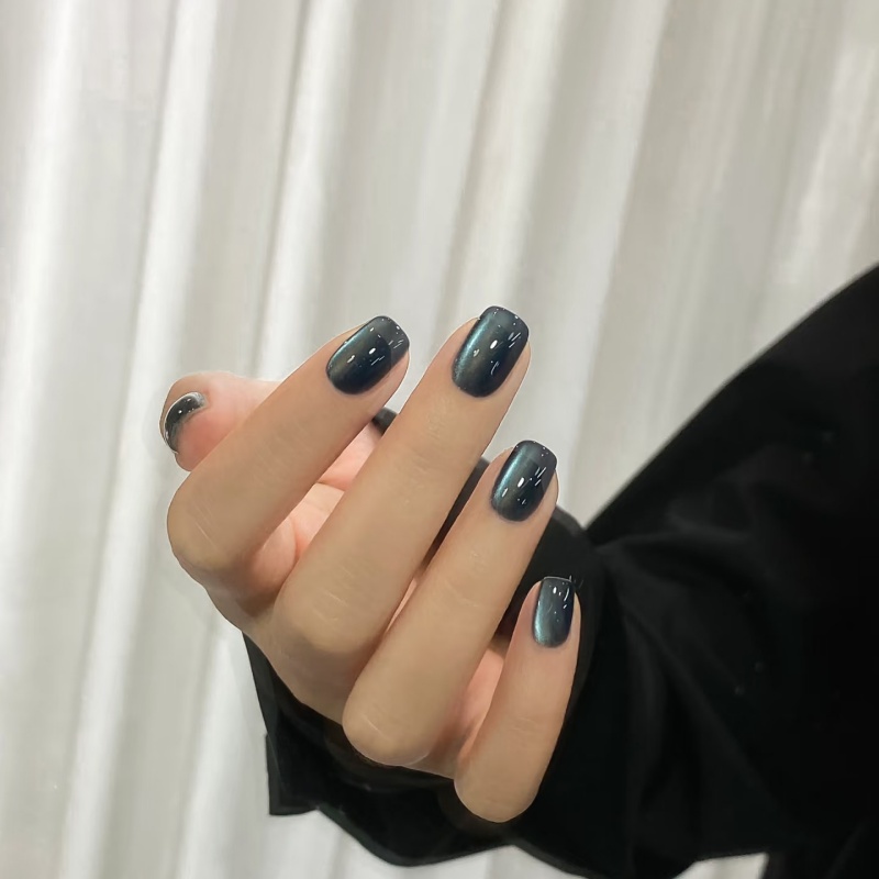 galaxy-glitter-midnight-blue-nails