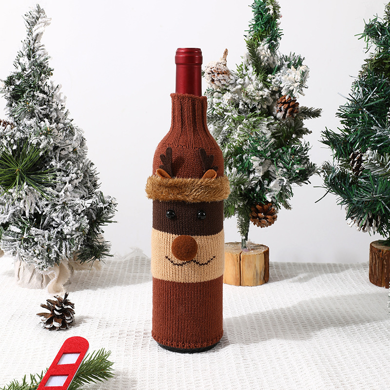 christmas-wine-bottle-cover-holiday-table-decoration